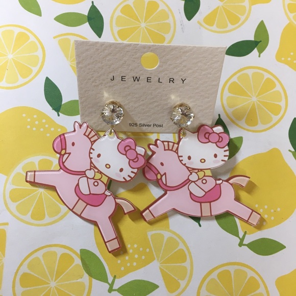 🍊NWT Sanrio Hello Kitty Pink Horse CZ Earrings - Picture 3 of 9